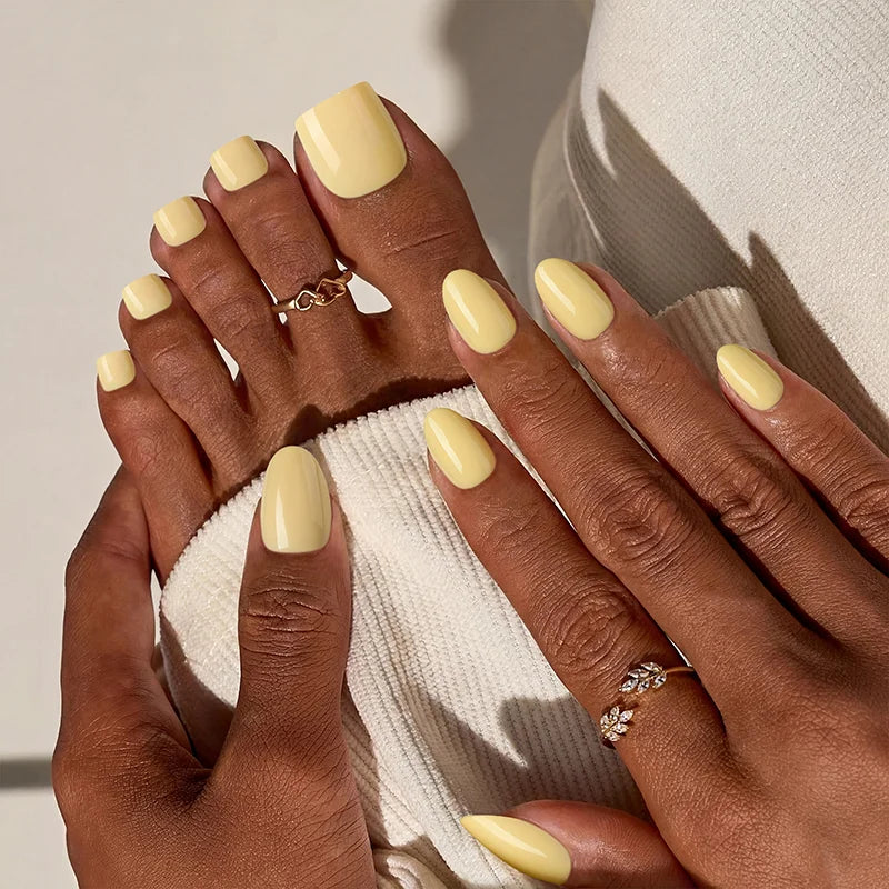Weekend Ease Almond Nails - Soft Gel Press On