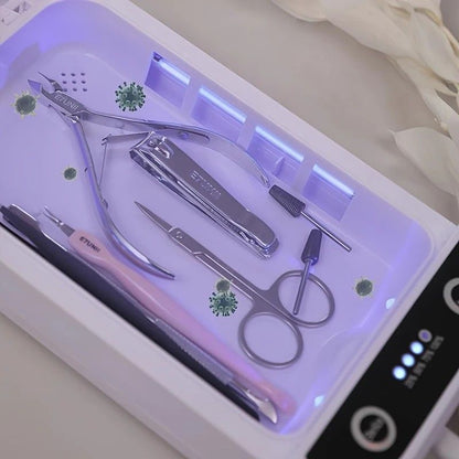 Portable Nail Disinfection Box, USB powered. Built‑in UV fast sterilization, suitable for nail and tattoo tools, PVC/plastic material, the ideal hygiene assistant for salons and studios. VXN Beauty