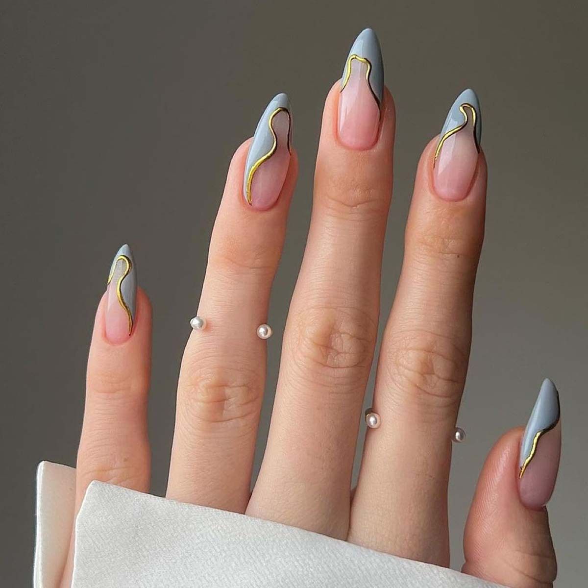 24 Pcs - MINGCHUN Summer Fake Nails Press ons French Nail Art Tips Glitter Line Design Full Cover Acrylic False Nails Glue VXN Beauty